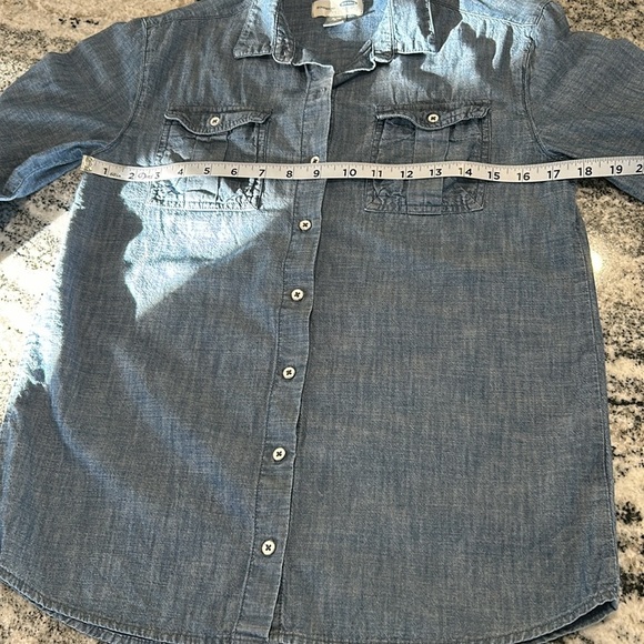 Old Navy size XL. Blue, Boyfriend fit longsleeve button up with 2 front pockets - Picture 7 of 10